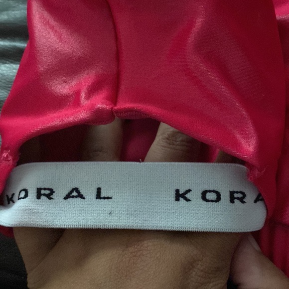 NWOT Koral Bright Pomegranate sportsbra. - Picture 4 of 9